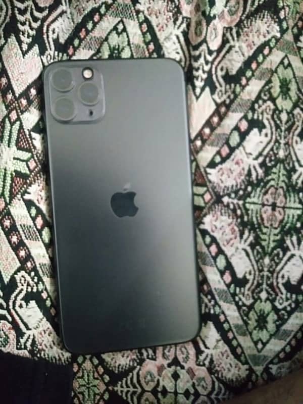 iPhone 11 pro max /factory unlock/64gb/. exchange possible 3