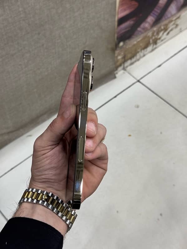 14 Pro Max Golden Non PTA 4