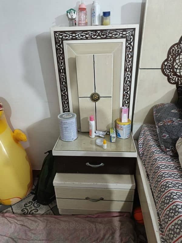 Bed set with Dressing table Dividers and side table (without Mattress) 4