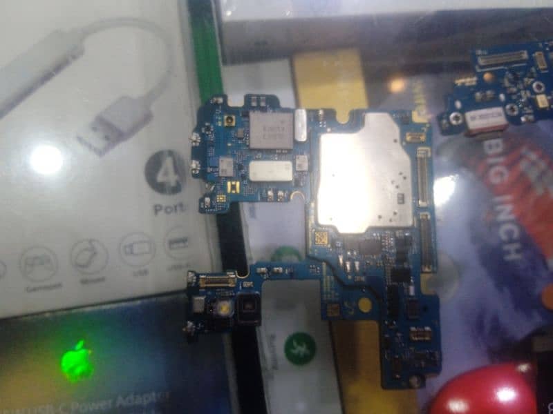 S20+  board. camera. body. stips betray 3