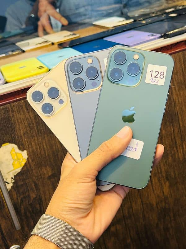 iphone's 2,3,4,5,6,7,8,x,11,12,13,14,15,16 and android also available 4