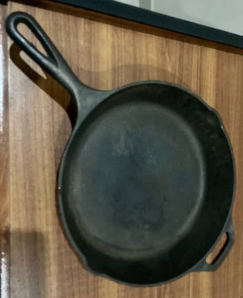 Cast iron skillet / pan (10”) in used condition 0
