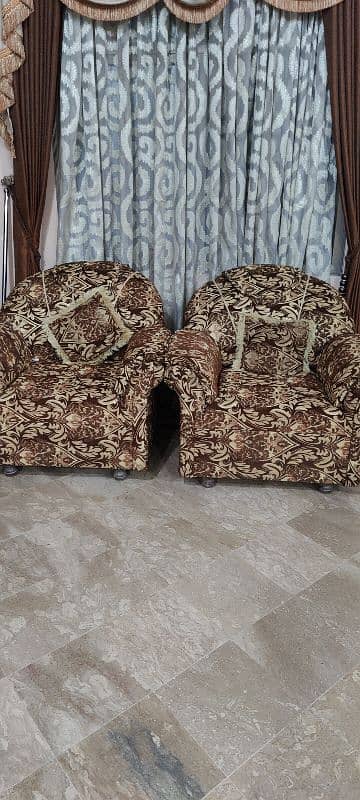 5 Seater Sofa Set (3+1+1) for Sale – One table-Good Condition – Urgent 1