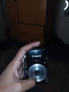 selling my Canon IXUS in cheap low rates Original Canon camera urgent