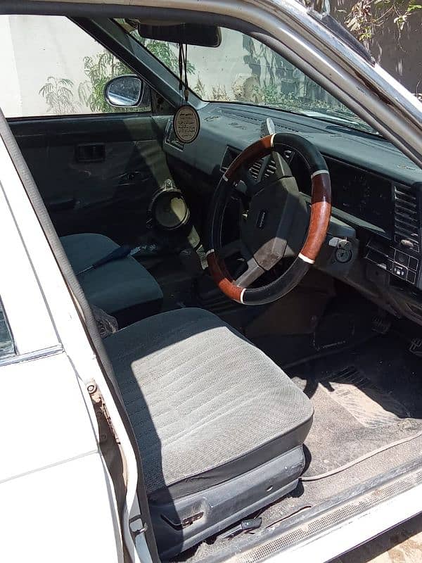 Nissan Sunny 1988 3