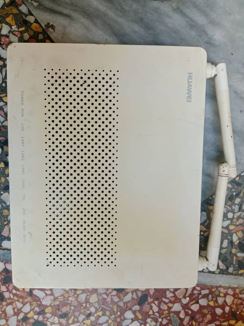 Huawei HG8546M GPON router 0