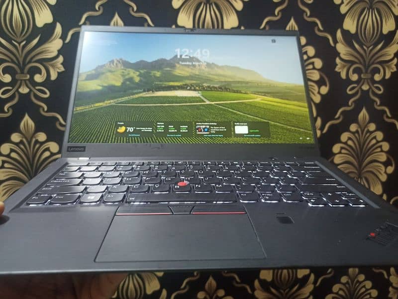 X1 Carbon i5 8th gen 8processors mouse+64Gb USB 8gb/256gb 5h+ battery 0