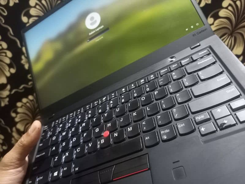 X1 Carbon i5 8th gen 8processors mouse+64Gb USB 8gb/256gb 5h+ battery 2