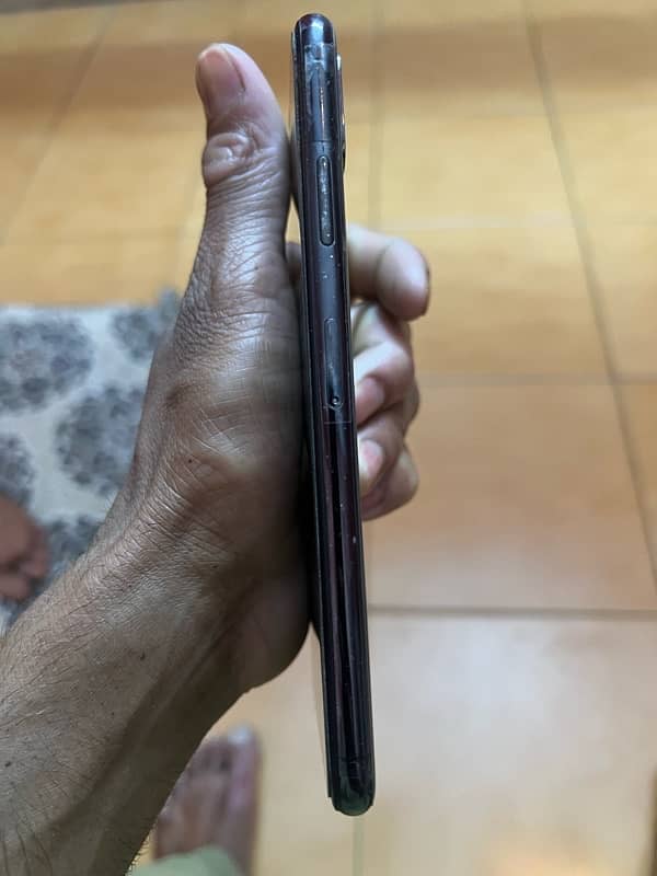 iPhone XS Max 4