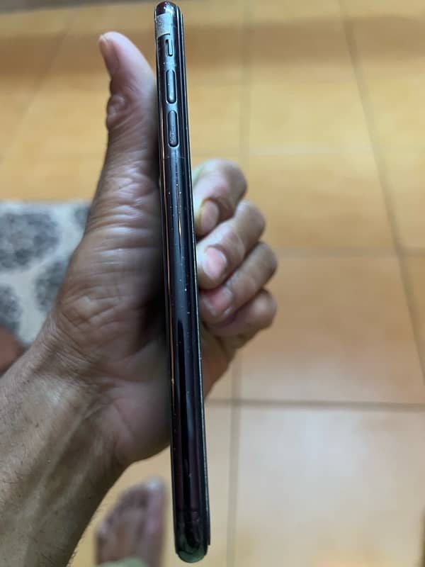 iPhone XS Max 5