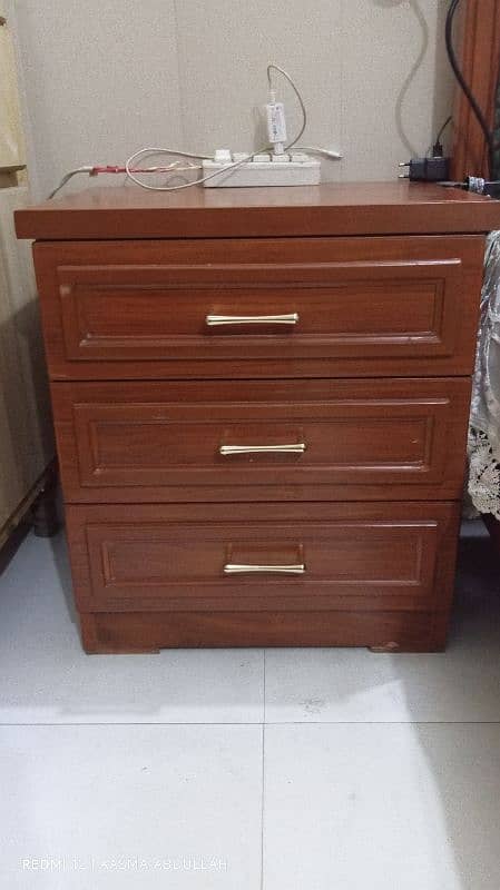 bed with side tables & dressing table 5