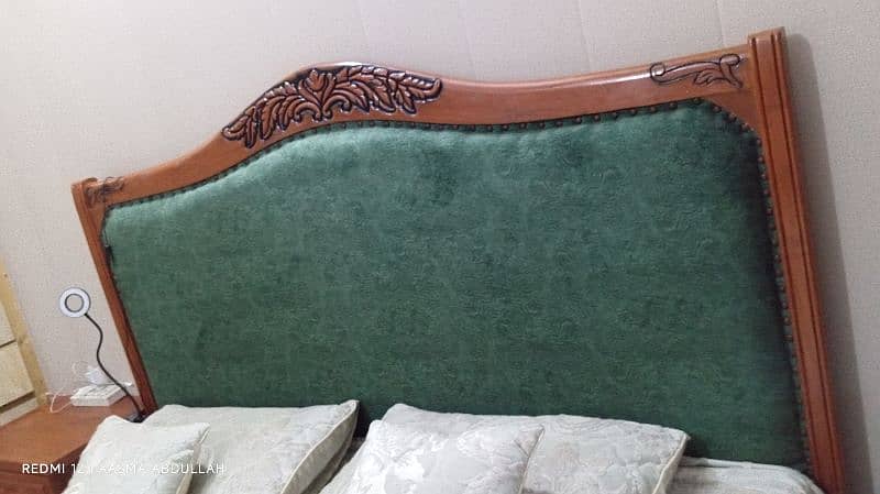 bed with side tables & dressing table 10