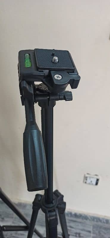 Professional Tripod Stand With Mobile Holder 2