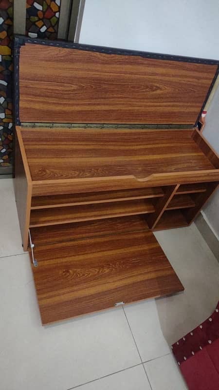 10 /10 condition shoe rack its made by sheesham 4