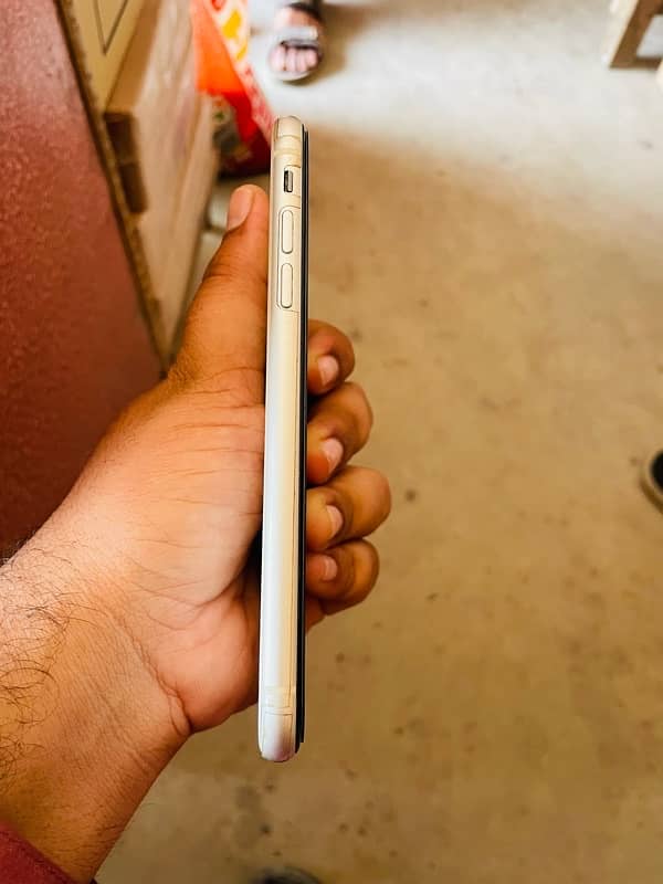 iphone 11 factory unlock 64 gb single sim sin time available 4