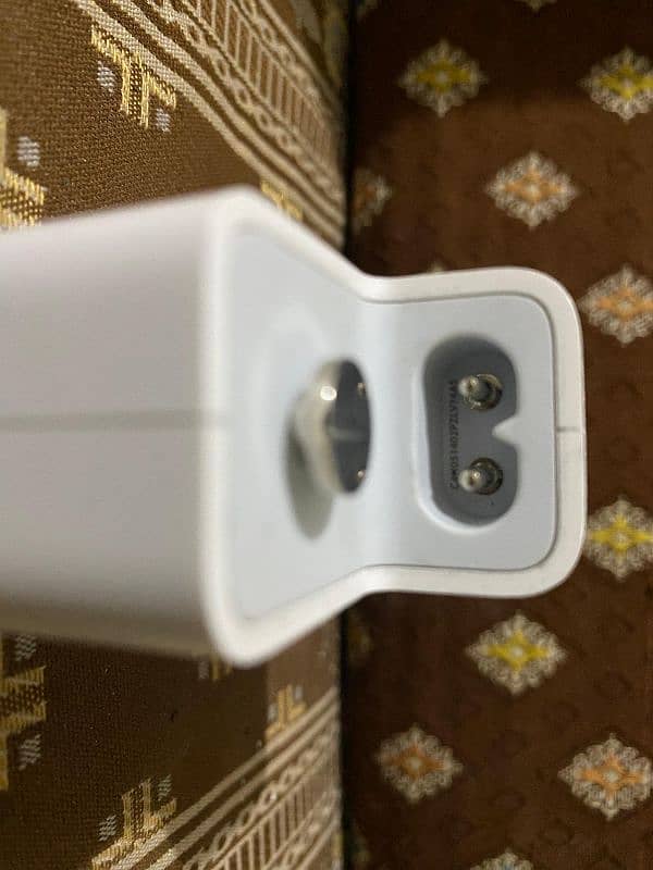 Apple Original 30-W Type-C Power adapter 1