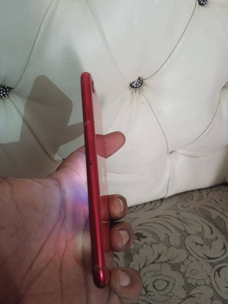 Apple iPhone SE 2020 - (64GB) RED - Best Condition. Non PTI 1