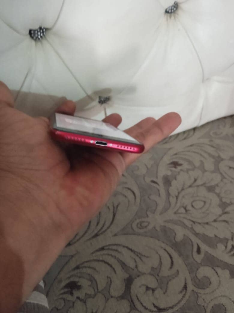 Apple iPhone SE 2020 - (64GB) RED - Best Condition. Non PTI 2