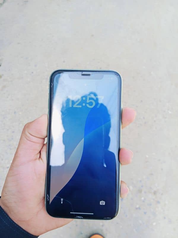 I phone 11 64 gb jv 5