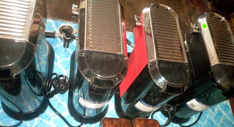 U. K imported 04 De'Longhi Coffee Machines. (Free Home Delivery + COD) 4