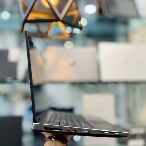 Dell precision 7530 Touch i7 8th Gen {4Gb GPU} 3