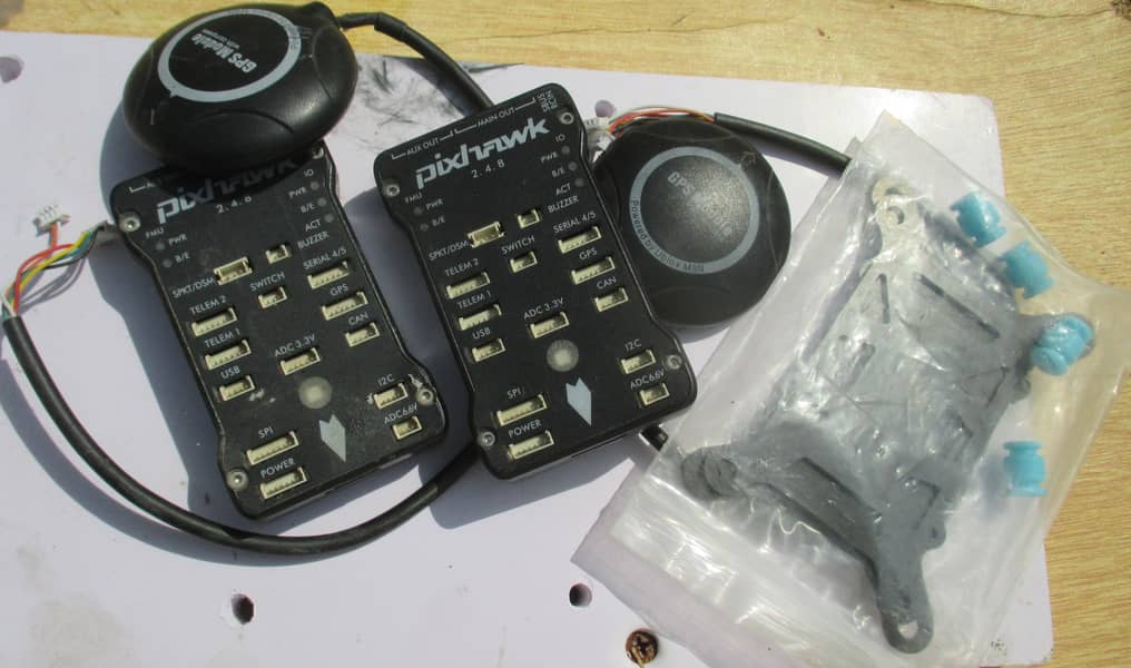 Pixhawk 2.4. 8 + GPS and Compass Module (Free anti-vibration mount) 0