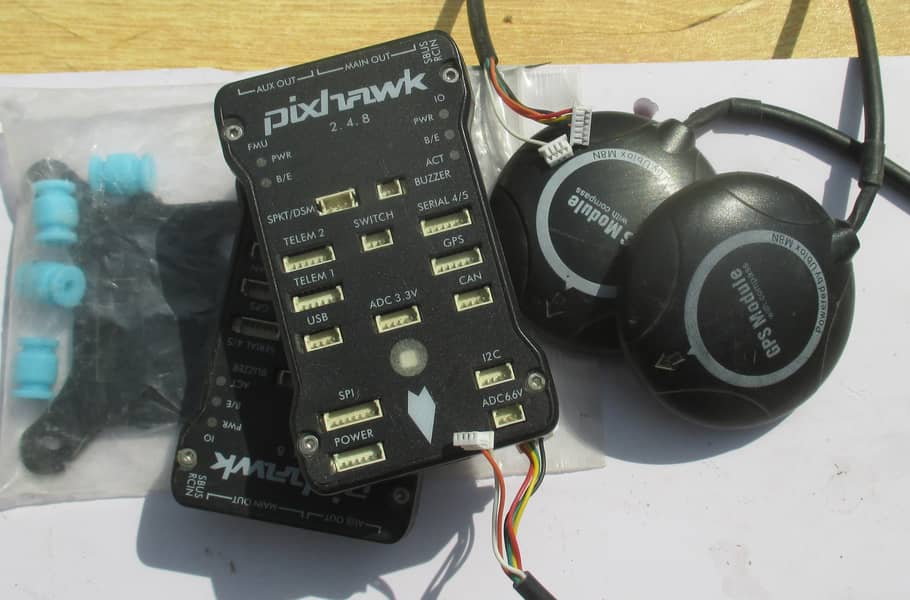 Pixhawk 2.4. 8 + GPS and Compass Module (Free anti-vibration mount) 4