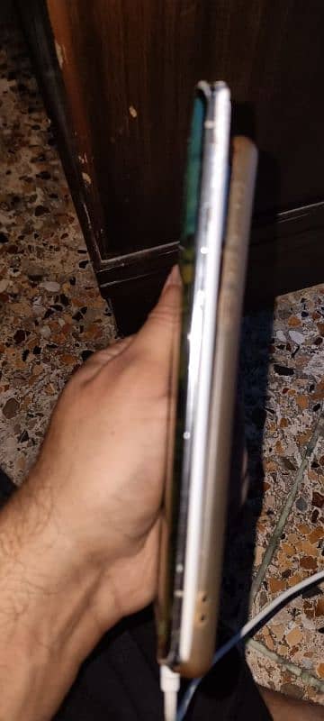 Sharp Aquos r6 shade 2