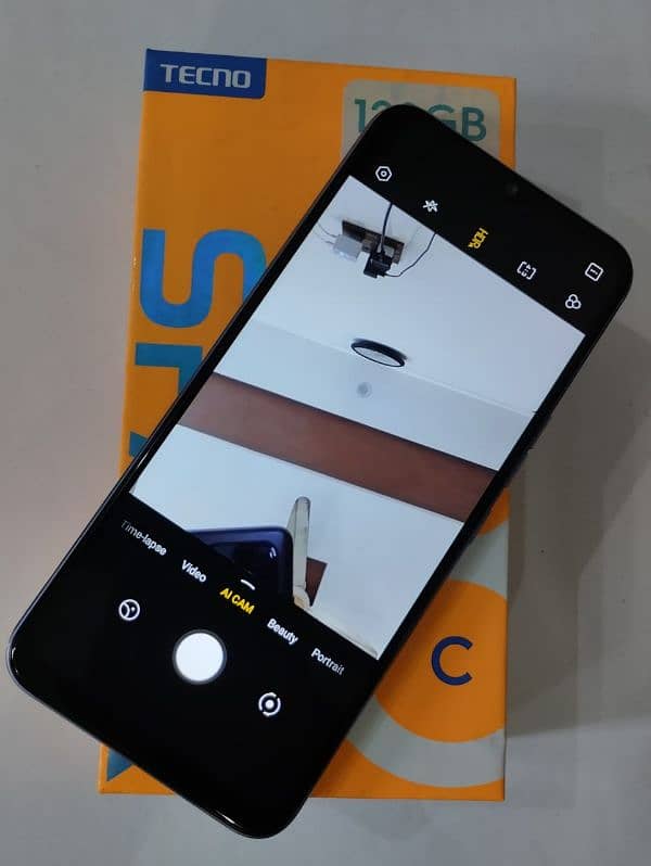 Tecno spark 8c 4+3/128 2