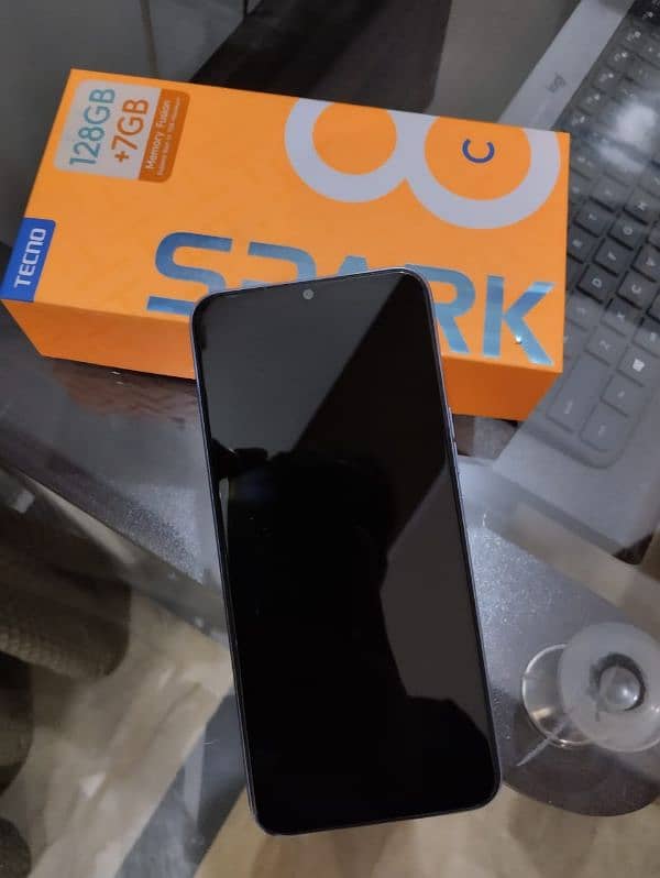 Tecno spark 8c 4+3/128 4