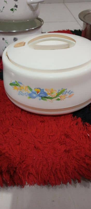 new hot pot with caster set and 6 plate 1