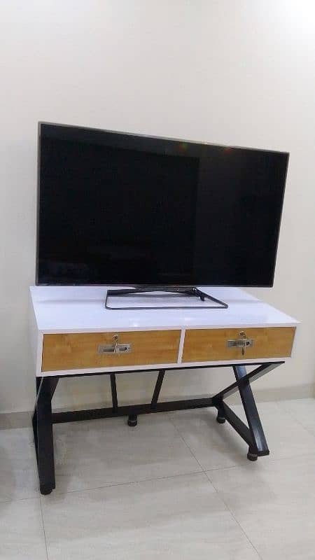 computer tables 1