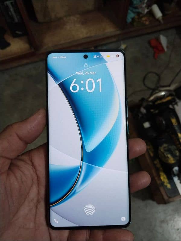 Vivo v30 just call ka reply ho ga. 5