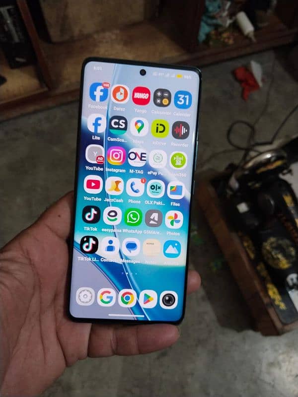 Vivo v30 just call ka reply ho ga. 6
