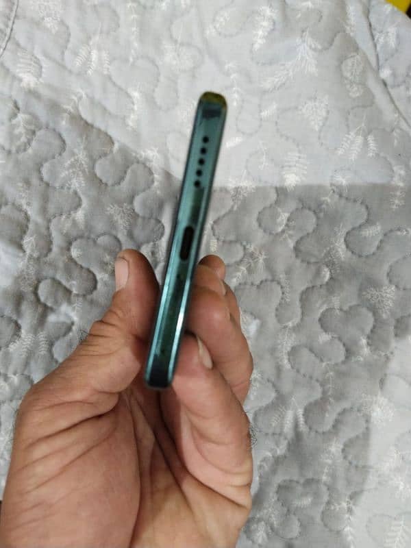 Vivo v30 just call ka reply ho ga. 7