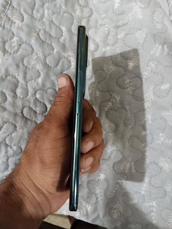 Vivo v30 just call ka reply ho ga. 10