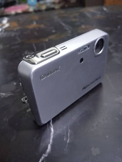 Sony Cyber Short Camera without battery without Charger