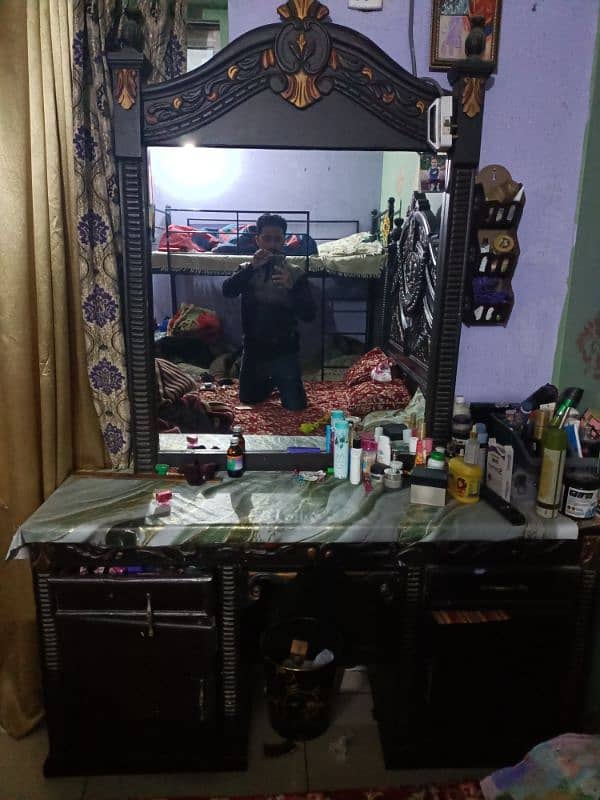 One solid Dresser / Dressing Table with mirror 0