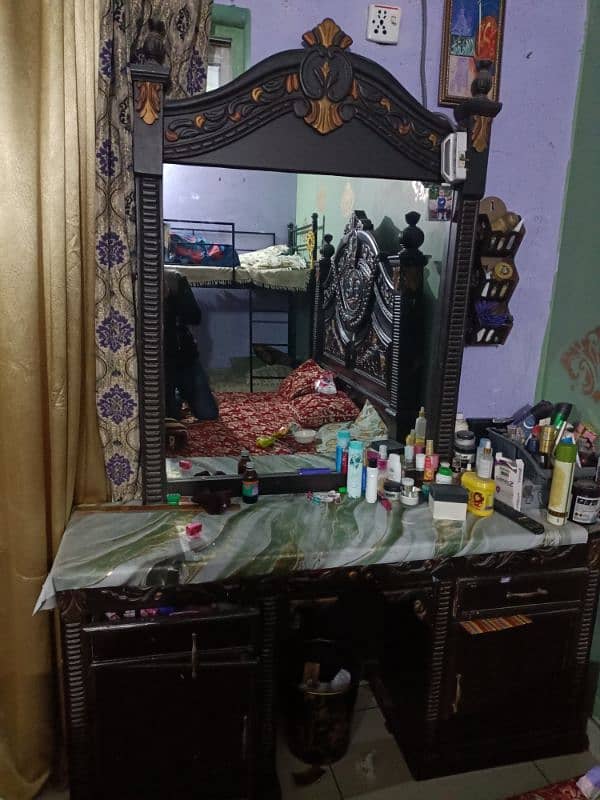 One solid Dresser / Dressing Table with mirror 3