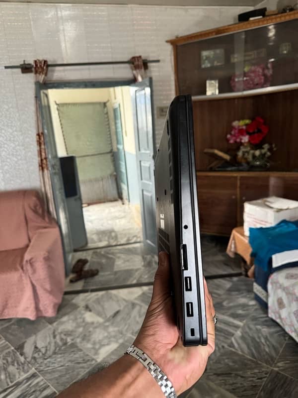Dell Latitude E5570 7