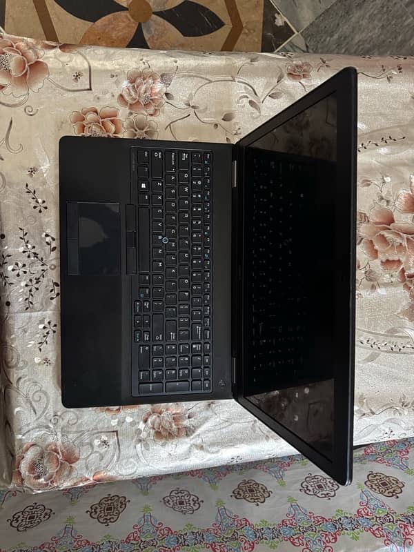 Dell Latitude E5570 9