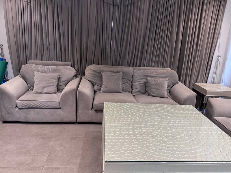 6 seater sofa set with high quality tables good condition 7