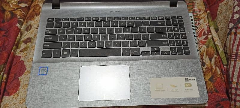 Laptop Asus i5 8 generation 1