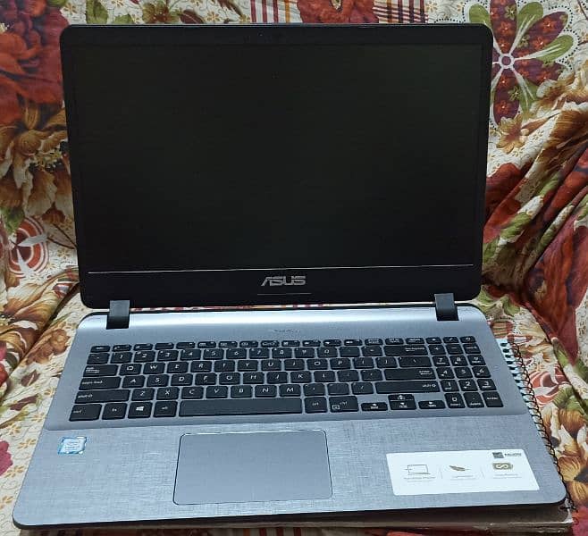 Laptop Asus i5 8 generation 3