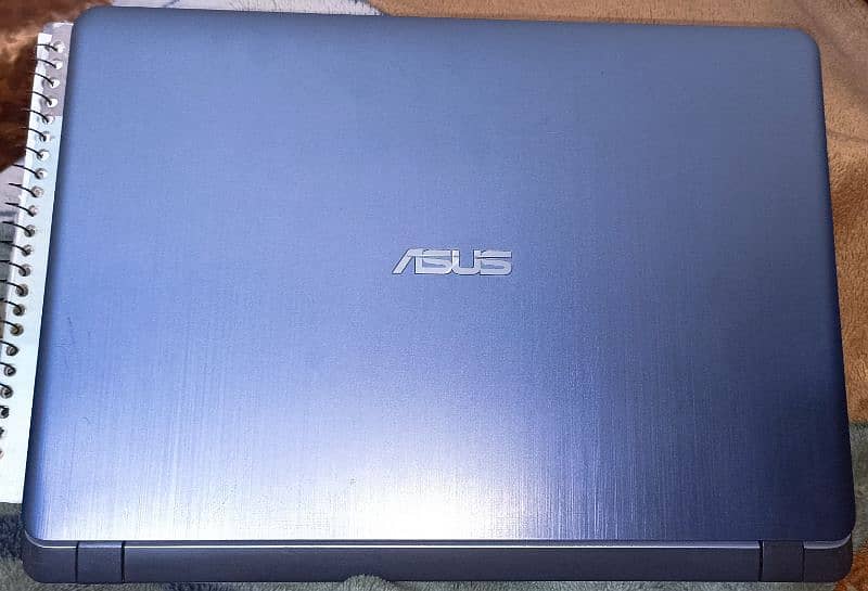 Laptop Asus i5 8 generation 6