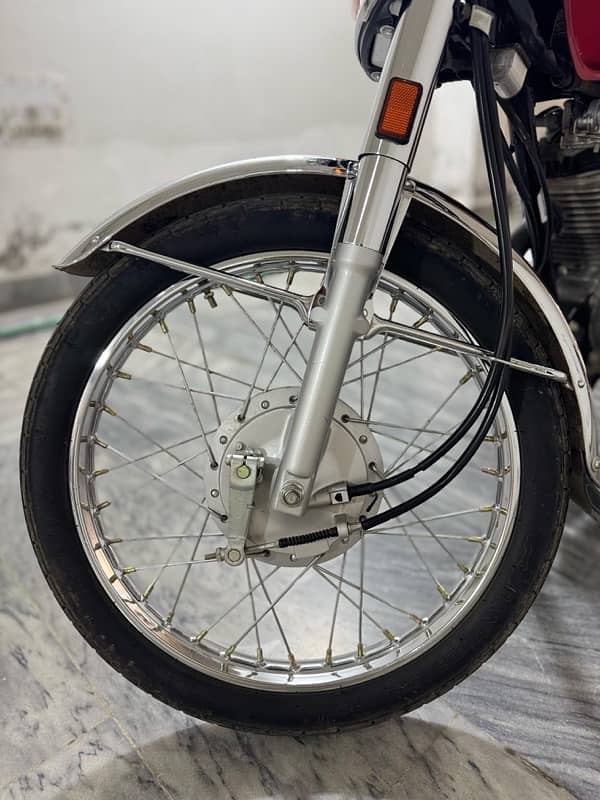 Honda CG 125  2024 Red colour available in Grw 17