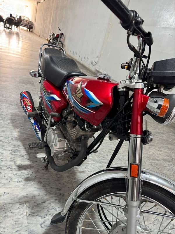 Honda CG 125  2024 Red colour available in Grw 4