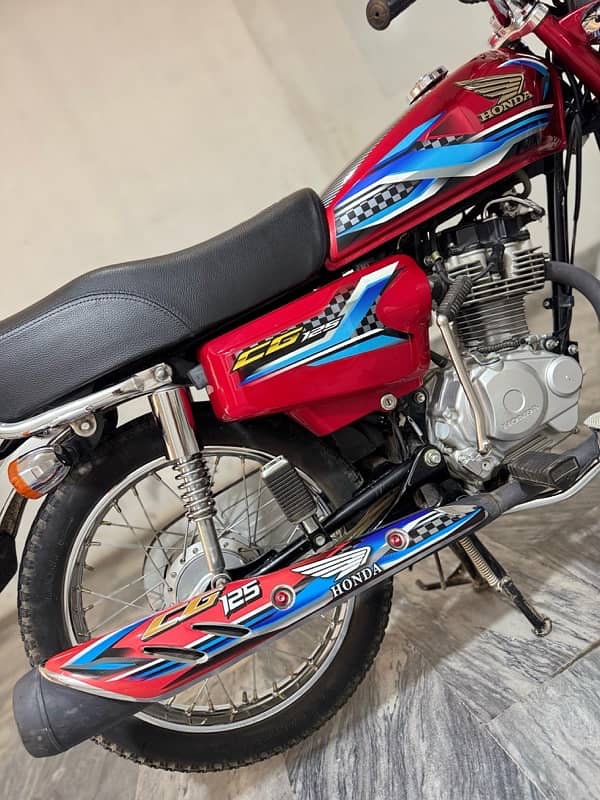 Honda CG 125  2024 Red colour available in Grw 1