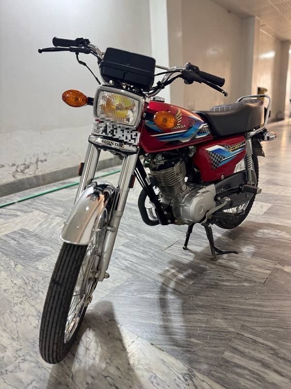 Honda CG 125  2024 Red colour available in Grw 9