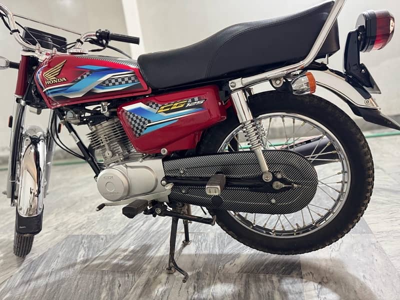 Honda CG 125  2024 Red colour available in Grw 0